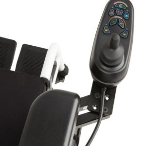 Krmilna enota na desni ali levi strani